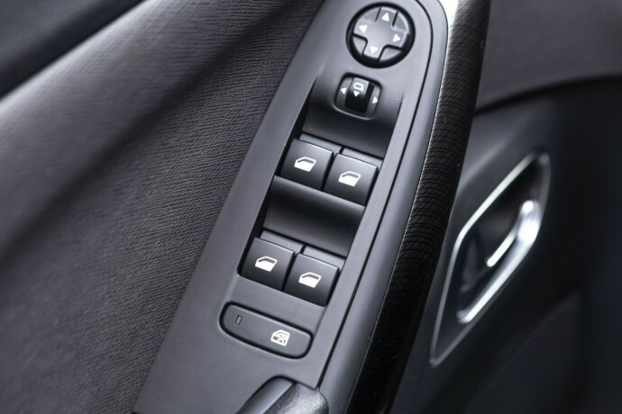 citroen-c4-picasso-bensin-2017-big-21