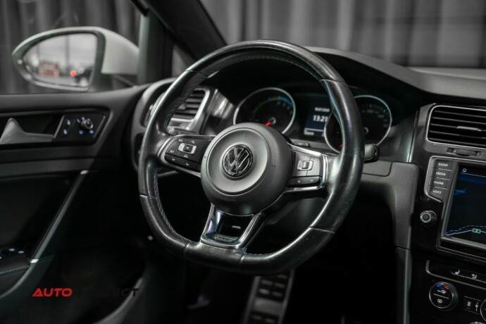 volkswagen-golf-elektrisitetbensin-2016-big-24