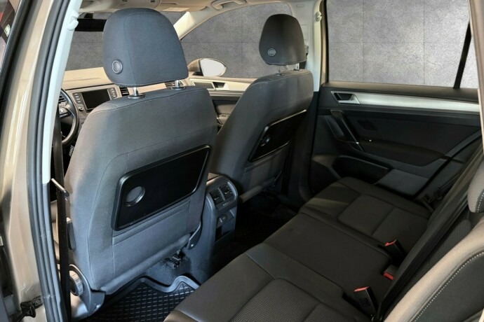 volkswagen-golf-sportsvan-bensin-2017-big-13