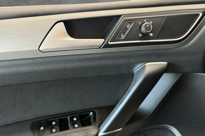 volkswagen-golf-sportsvan-bensin-2017-big-27