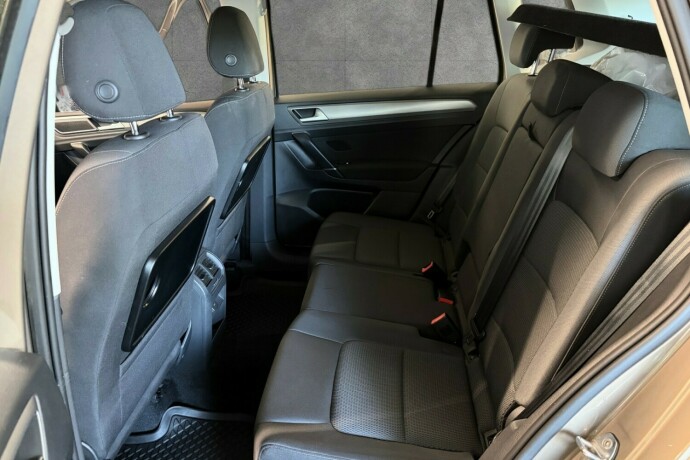 volkswagen-golf-sportsvan-bensin-2017-big-12