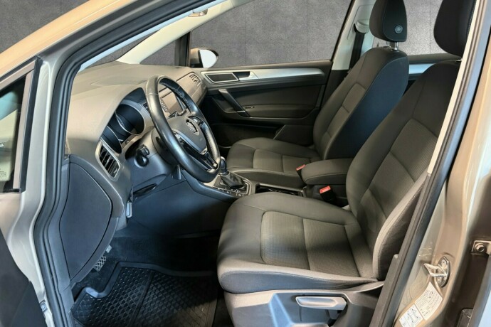 volkswagen-golf-sportsvan-bensin-2017-big-9