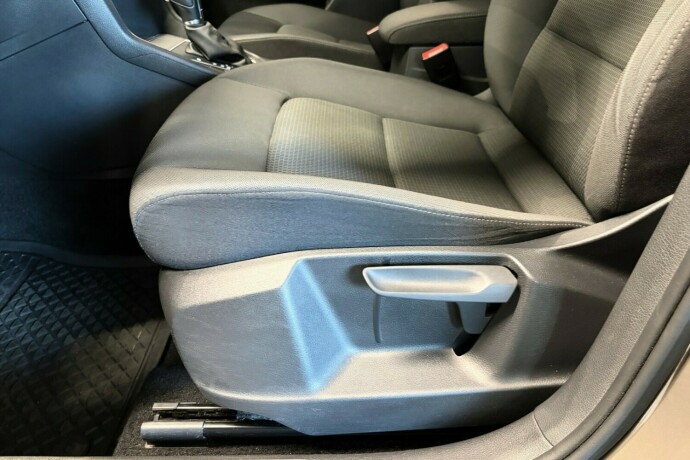 volkswagen-golf-sportsvan-bensin-2017-big-26