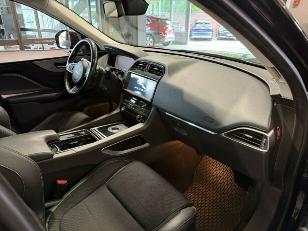 jaguar-f-pace-diesel-2017-big-24