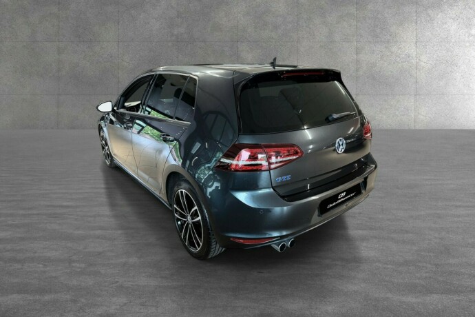 volkswagen-golf-elektrisitetbensin-2017-big-3