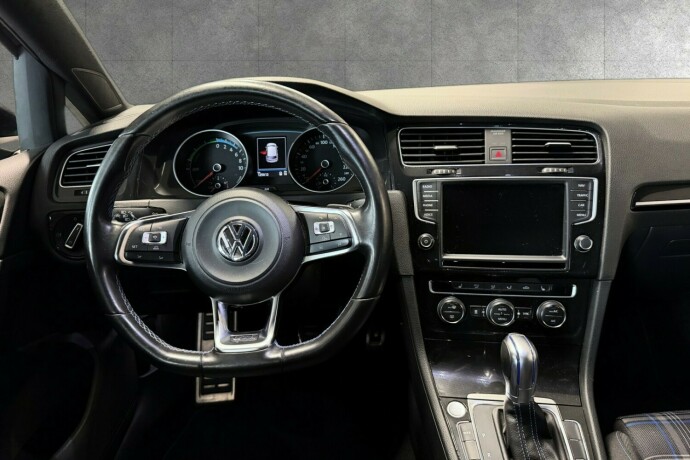 volkswagen-golf-elektrisitetbensin-2017-big-10