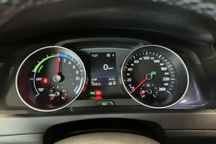 volkswagen-golf-elektrisitetbensin-2017-big-17