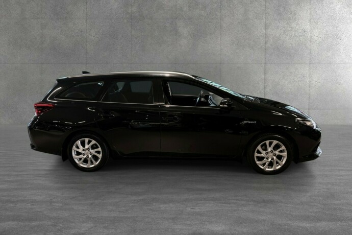 toyota-auris-elektrisitetbensin-2016-big-6