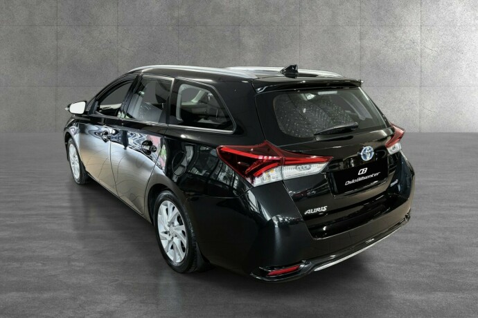 toyota-auris-elektrisitetbensin-2016-big-3