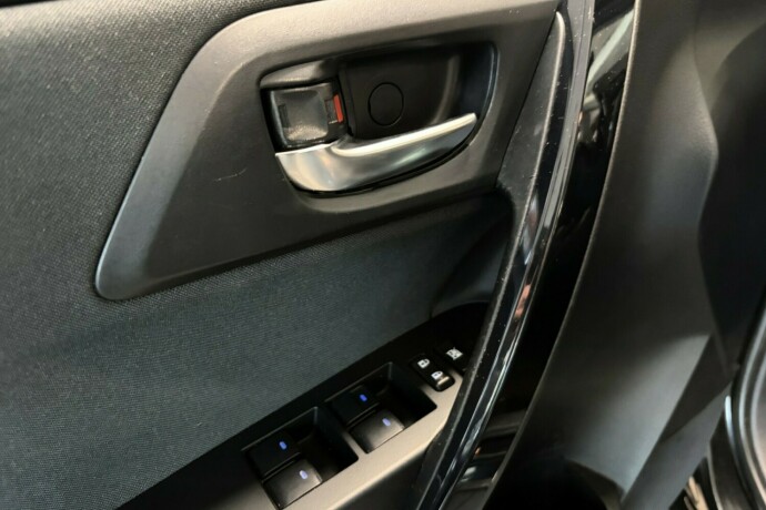 toyota-auris-elektrisitetbensin-2016-big-13