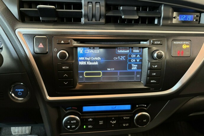toyota-auris-bensin-2014-big-14