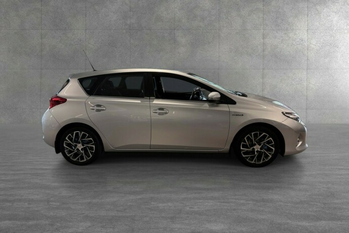 toyota-auris-bensin-2014-big-7