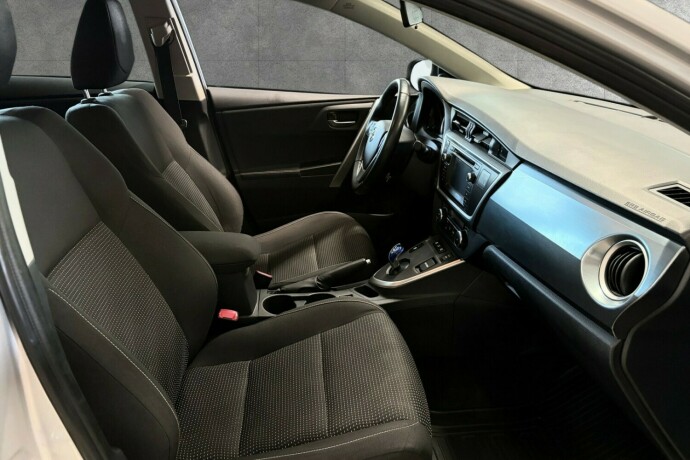 toyota-auris-bensin-2014-big-24