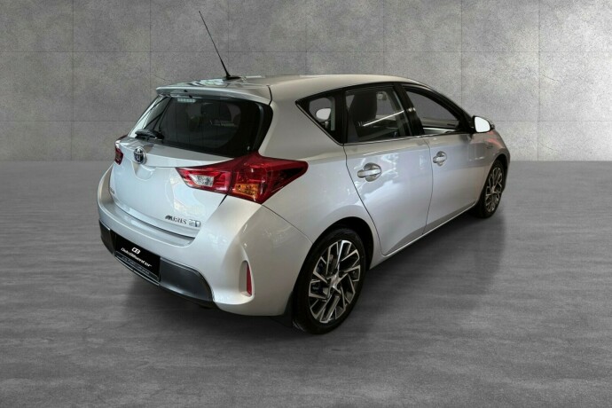 toyota-auris-bensin-2014-big-6