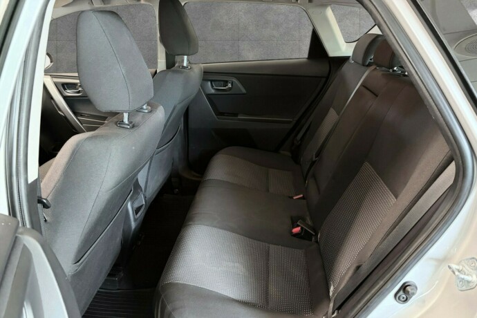 toyota-auris-bensin-2014-big-21