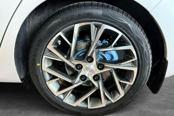 toyota-auris-bensin-2014-big-27