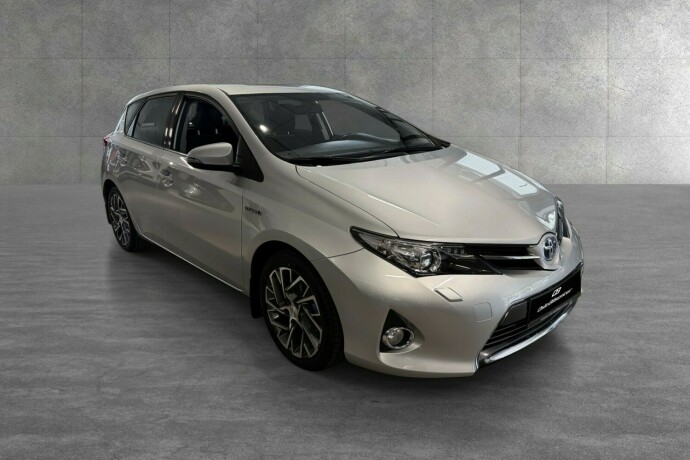 toyota-auris-bensin-2014-big-8