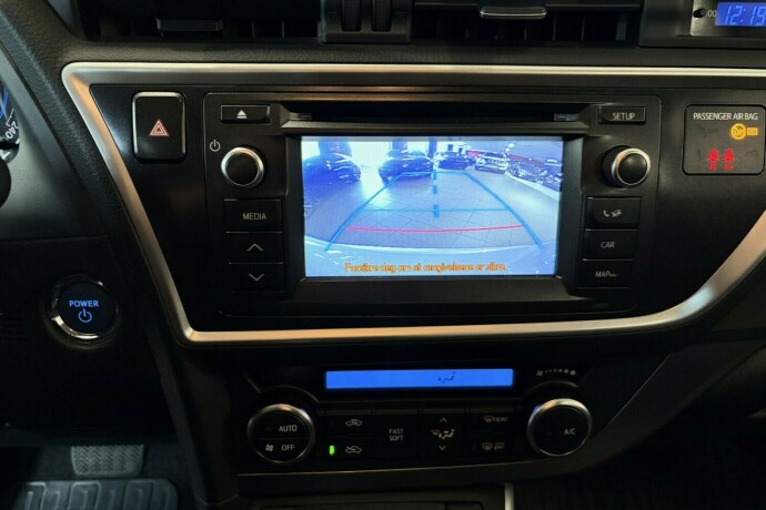toyota-auris-bensin-2014-big-13