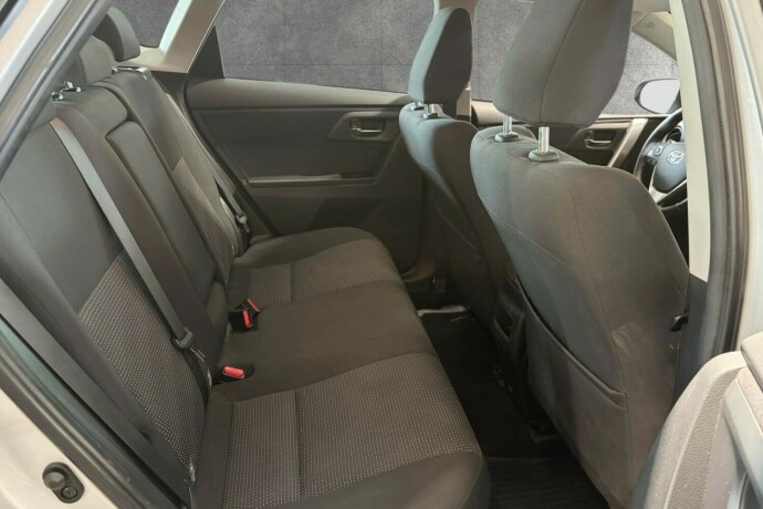 toyota-auris-bensin-2014-big-25