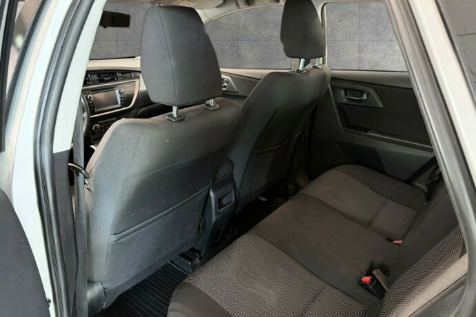 toyota-auris-bensin-2014-big-22
