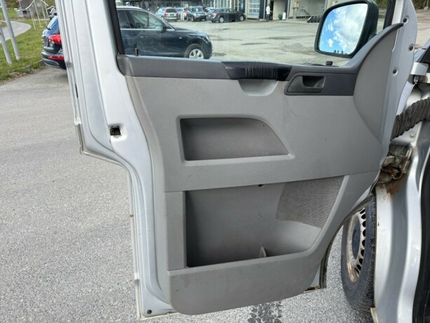 volkswagen-transporter-diesel-2008-big-13
