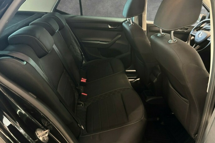 skoda-fabia-bensin-2018-big-16