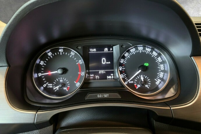 skoda-fabia-bensin-2018-big-24