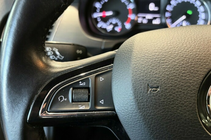 skoda-fabia-bensin-2018-big-27