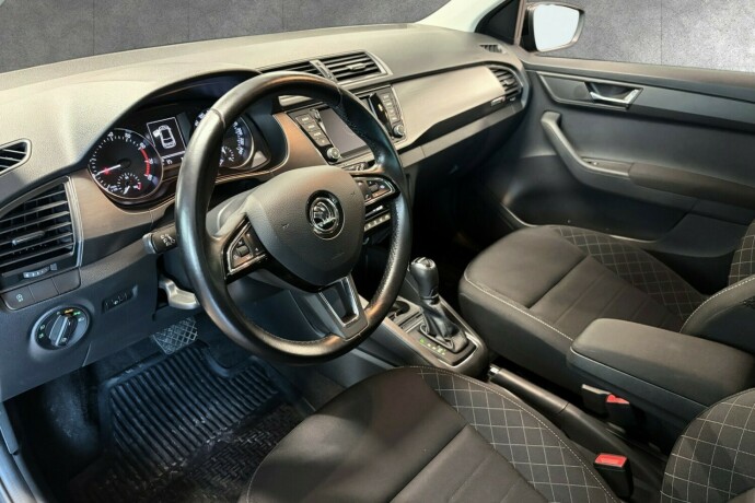 skoda-fabia-bensin-2018-big-8