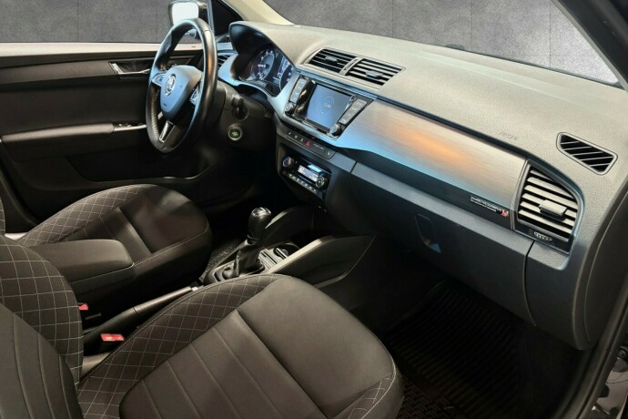 skoda-fabia-bensin-2018-big-15