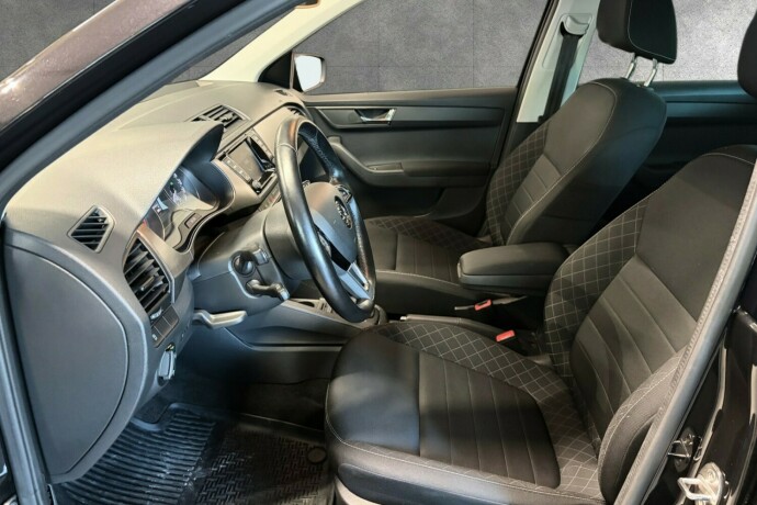 skoda-fabia-bensin-2018-big-10