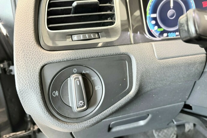 volkswagen-golf-elektrisitet-2019-big-18