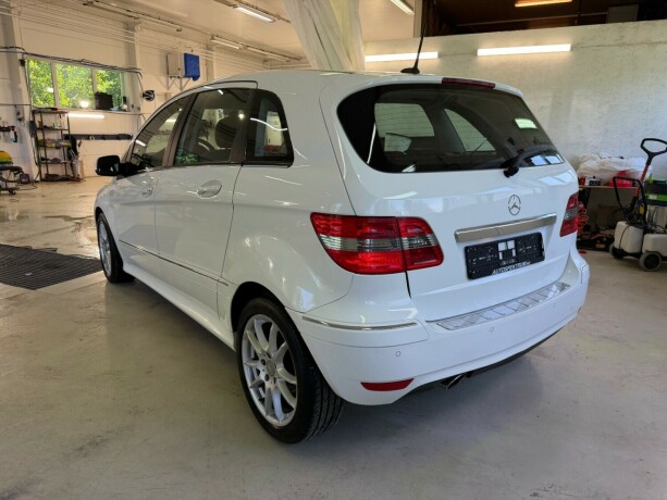mercedes-benz-b-klasse-bensin-2009-big-3
