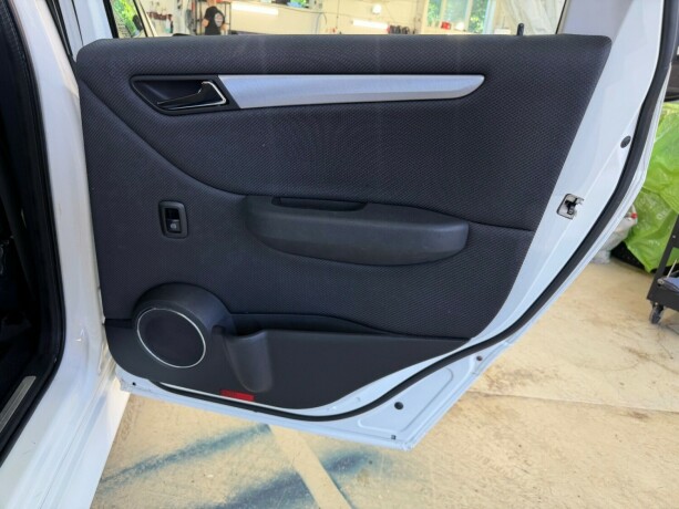 mercedes-benz-b-klasse-bensin-2009-big-15