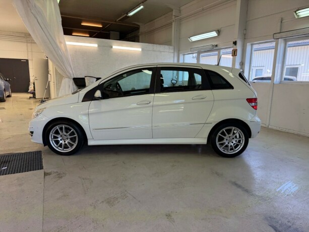 mercedes-benz-b-klasse-bensin-2009-big-2
