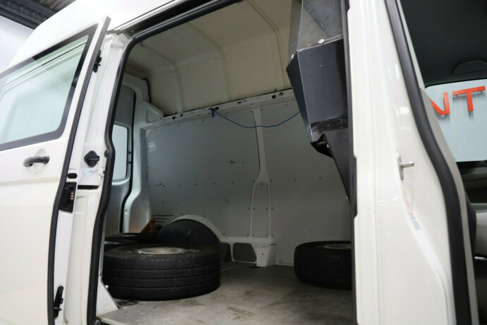 volkswagen-transporter-diesel-2015-big-10