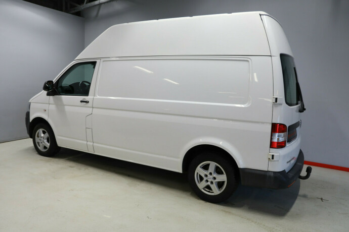 volkswagen-transporter-diesel-2015-big-5