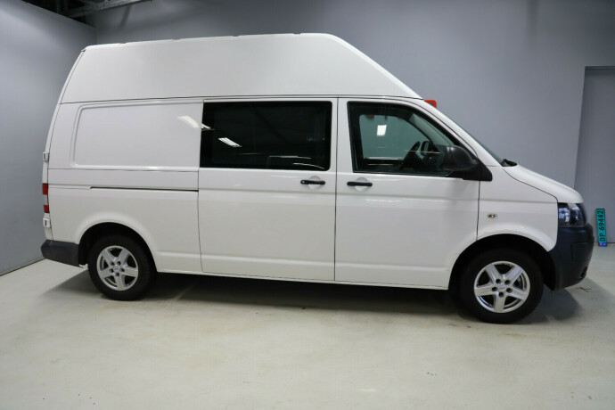 volkswagen-transporter-diesel-2015-big-2