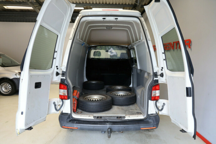 volkswagen-transporter-diesel-2015-big-11