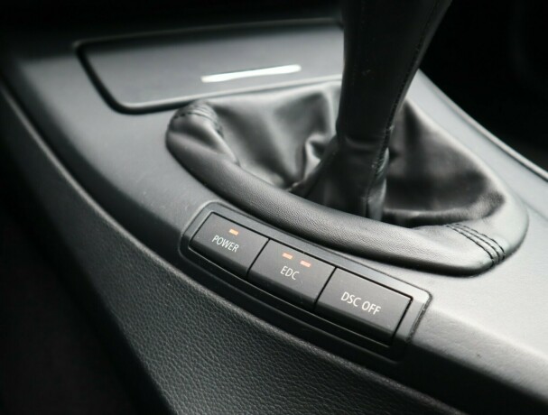 bmw-m3-bensin-2007-big-24