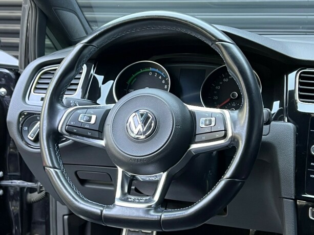 volkswagen-golf-elektrisitetbensin-2018-big-11