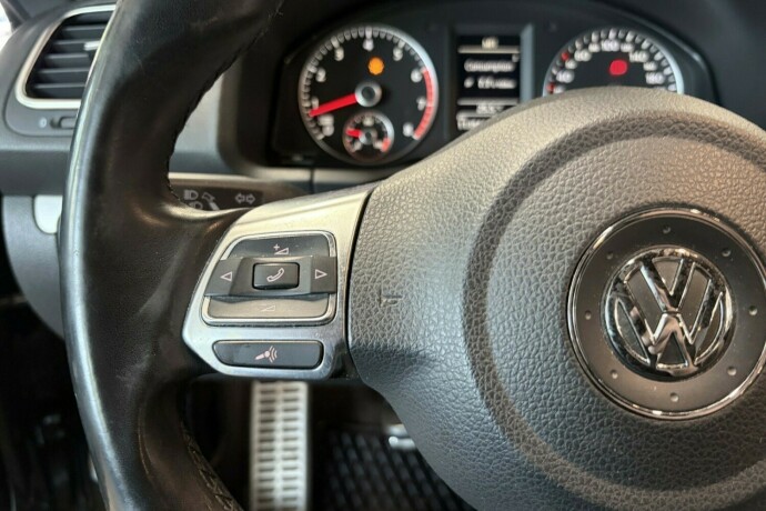 volkswagen-scirocco-bensin-2011-big-18