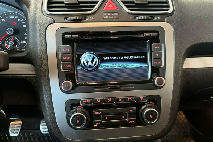 volkswagen-scirocco-bensin-2011-big-12