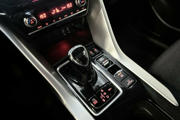 mitsubishi-eclipse-cross-elektrisitetbensin-2021-big-25