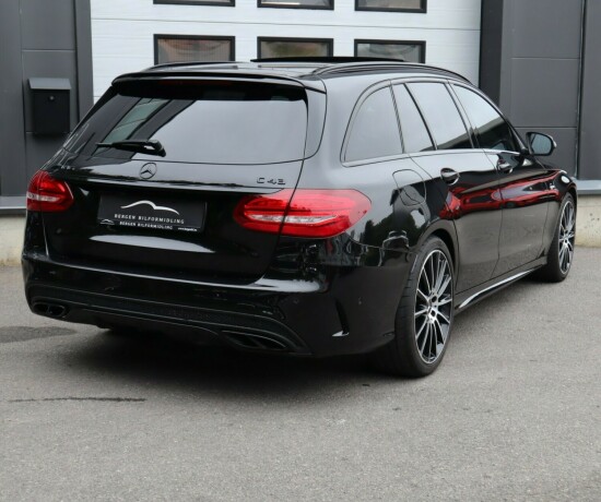 mercedes-benz-c43-bensin-2016-big-3