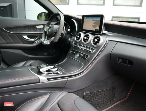 mercedes-benz-c43-bensin-2016-big-12