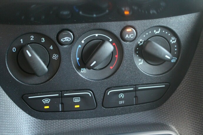 ford-transit-connect-diesel-2017-big-18