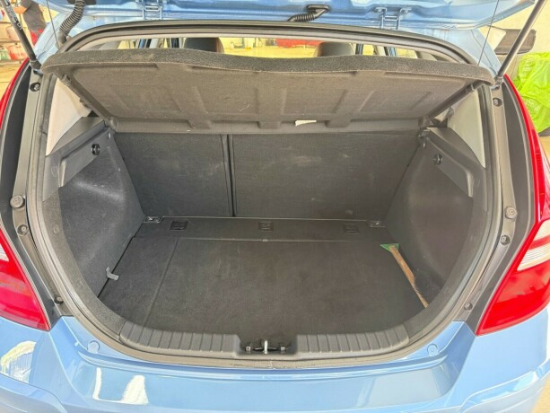 hyundai-i30-bensin-2011-big-13