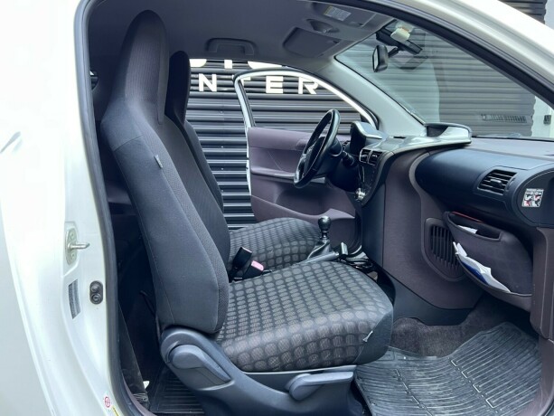 toyota-iq-bensin-2009-big-20