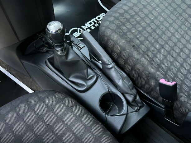 toyota-iq-bensin-2009-big-15